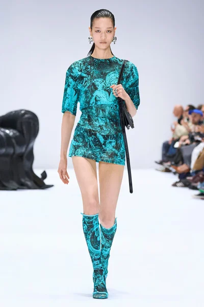 Look 32
